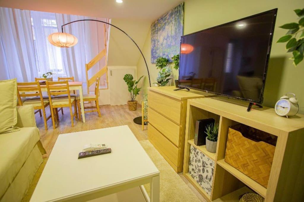 Cosy 2 Bedroom Flat In Akacfa St., Sol Budapesta Exterior foto